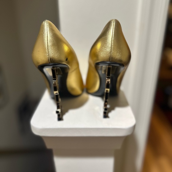Saint Laurent Opyum Pointed Toe Pumps in gold - Picture 3 of 8